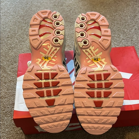 NIB RARE Nike Air Max Plus Sneakers White and Black with Leopard size 9.5 - Picture 8 of 9